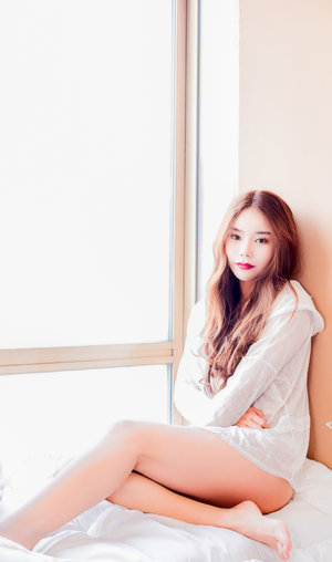 美女脱了内裤把腿扒开了视频